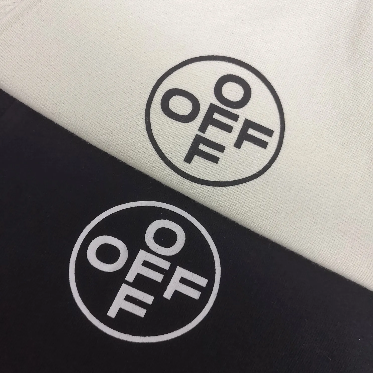 The top tested version OFF-WHITE (OW) 99 pink oil graffiti for men and women couples pure cotton loose pullover hooded sweatshirt jacket zipper professional handmade dot printing, delicate and full, strong color layering, the printing is breathable and non-sticky! The gradient of the layers is clear, the texture and texture are visible, the fabric and printing are completely combined, and the frosted feel is delicate. The fabric is made of 460g fish scale terry cotton fabric, which has a full drape. Customized zipper pull with OFFWHITE metal engraving on it and a concave feel. This is a must-see for identification. The hat rope pendant clock has metal engravings. This is a detail that is easily overlooked.  Like Monet's oil paintings, it has always occupied the top sales list on major domestic and foreign platforms, and offline stores can also be said to be often out of stock.  Couple matching, personalized and trendy! Elegant and classic style, versatile for daily use. Couple style 👫 Suitable for both men and women. Size chart Recommended 180-220 pounds P: 420